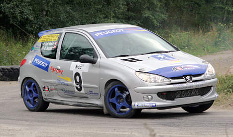 En Peugeot 206 RC kan være med alle vegne, hvor gassen brænder.
